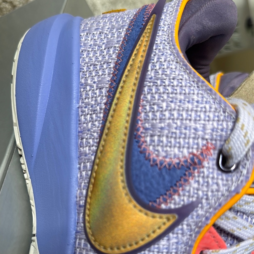 Nike LeBron xx violet frost/metallic gold size 8.5 men’s or 10 women’s - Picture 5 of 6